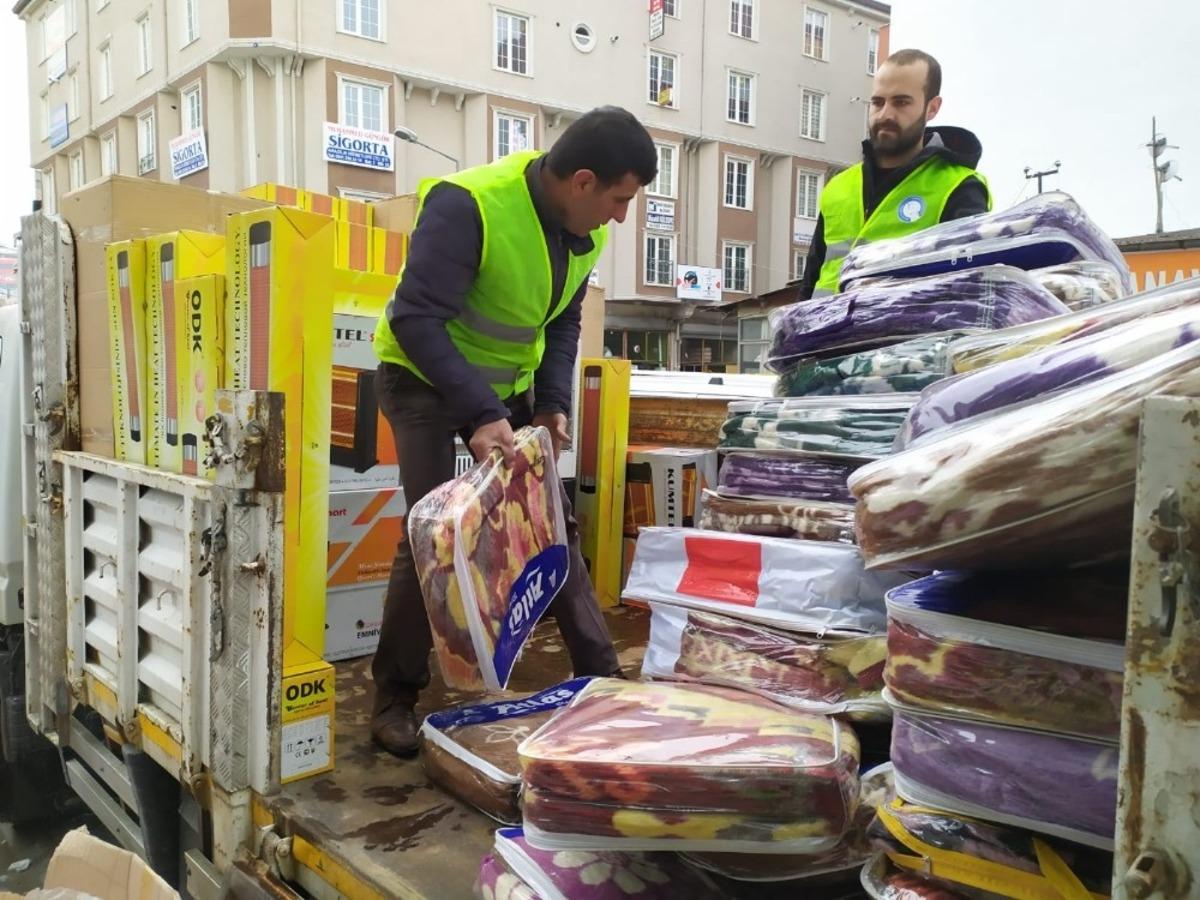 Edremit Belediyesinden deprem b&ouml;lgesine yardım