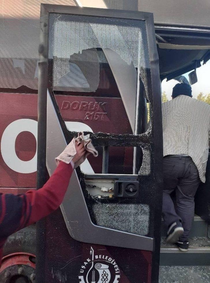 Uşakspor kafilesini taşıyan otobüslere taşlı saldırı G4