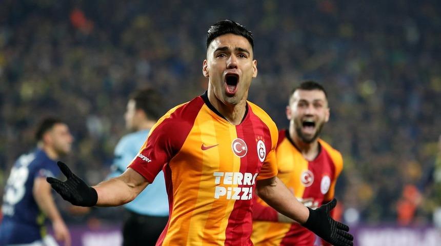 Fenerbah&ccedil;e - Galatasaray: Galatasaray 21 yıl sonra Fenerbah&ccedil;e'yi Kadık&ouml;y'de mağlup etti