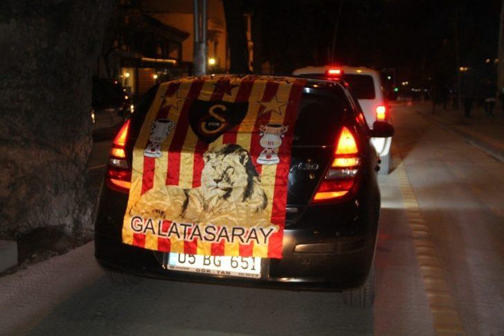 Galatasaray taraftarları galibiyeti doyasıya kutladı G5