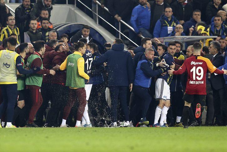 Fenerbahçe-Galatasaray derbisinde şok kavga