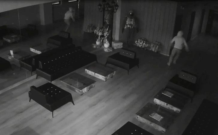 Aynada kendisini gören hırsız ne yapacağını şaşırdı, panikleyip kaçtı G1