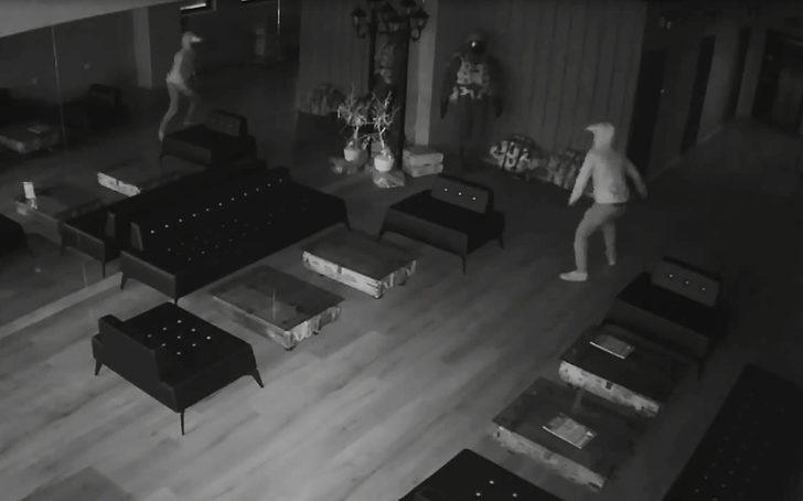 Aynada kendisini gören hırsız ne yapacağını şaşırdı, panikleyip kaçtı G2