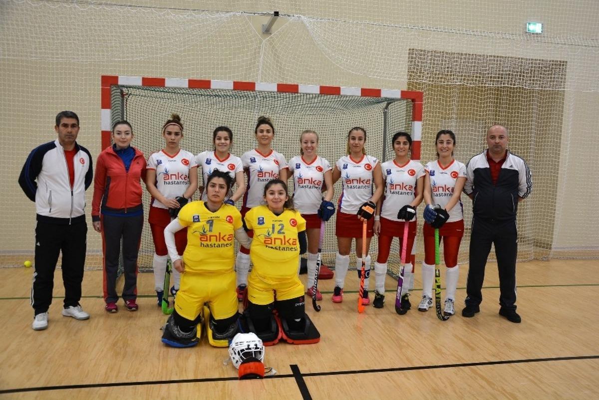 Hokeyin Sultanları Avrupa&rsquo;nın d&ouml;rt b&uuml;y&uuml;kleri arasında