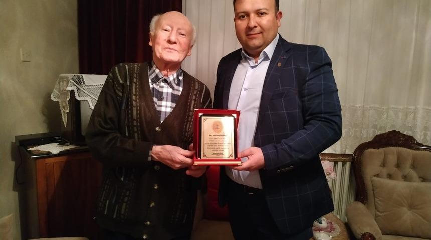 Esnaf Odası&rsquo;ndan 50 yıllık emeğe ş&uuml;kran plaketi