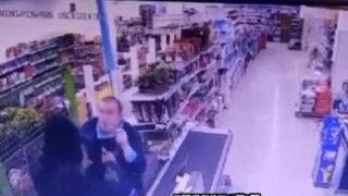 İzmir'de markete giren soyguncuya kasiyer engeli