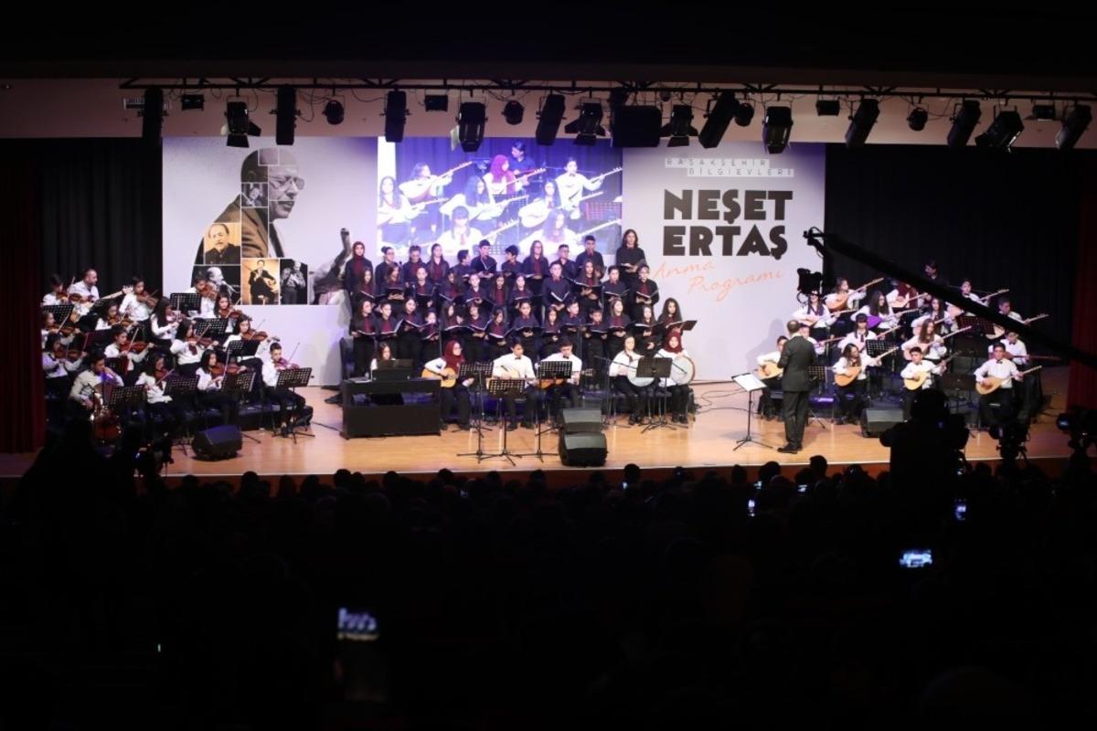 Başakşehirli &ouml;ğrenciler, &lsquo;Bozkırın Tezenesi&rsquo;ni andı