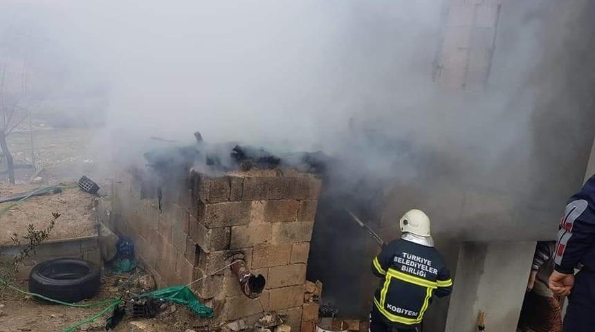 Odunluk yangını b&uuml;y&uuml;meden s&ouml;nd&uuml;r&uuml;ld&uuml;