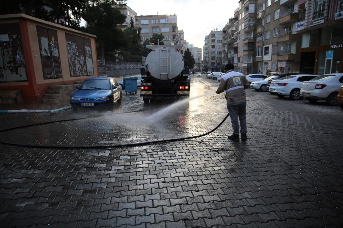 Haliliye  &lsquo;şoklama&rsquo; uygulaması ile temizleniyor
