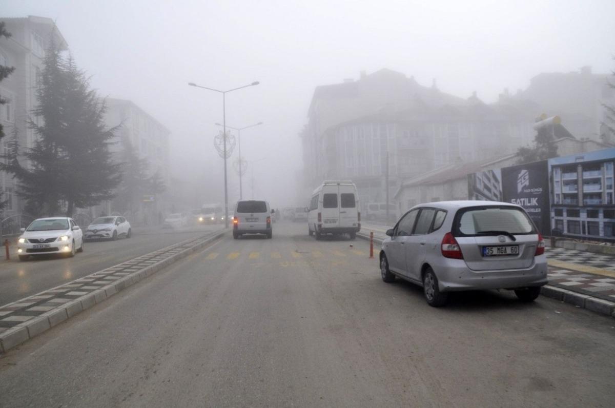 Şuhut&rsquo;ta sis etkili oldu