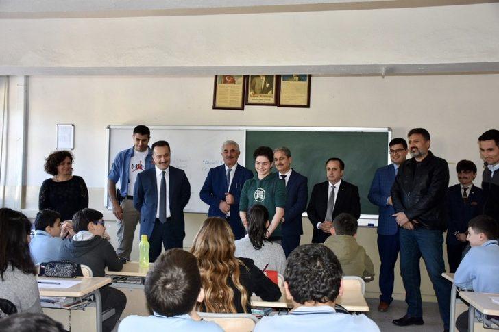 Vali Şentürk ortaokul öğrencileri ile bir araya geldi G2