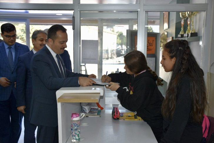 Vali Şentürk ortaokul öğrencileri ile bir araya geldi G4