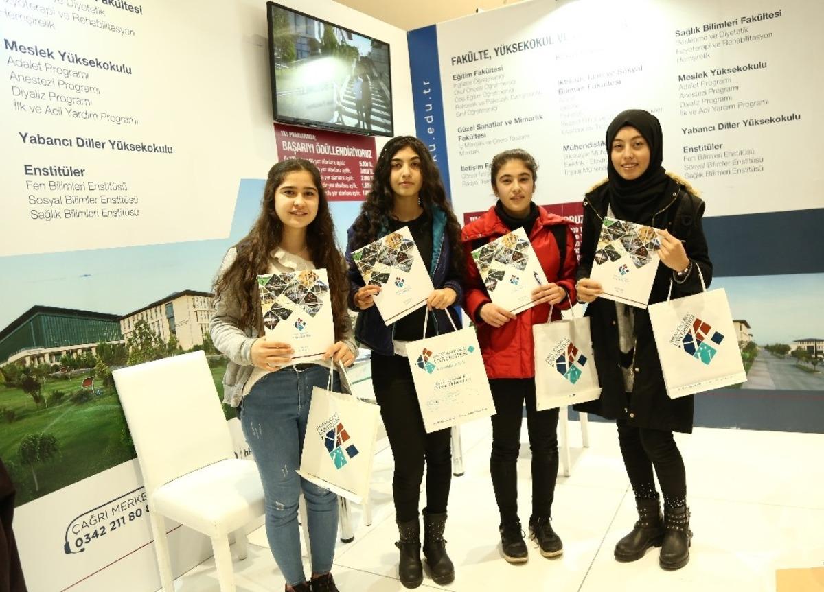 HK&Uuml; &Uuml;niversite adaylarıyla buluşuyor