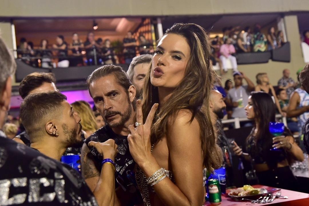 Alessandra Ambrosio Rio Festivali'ne damga vurdu! 