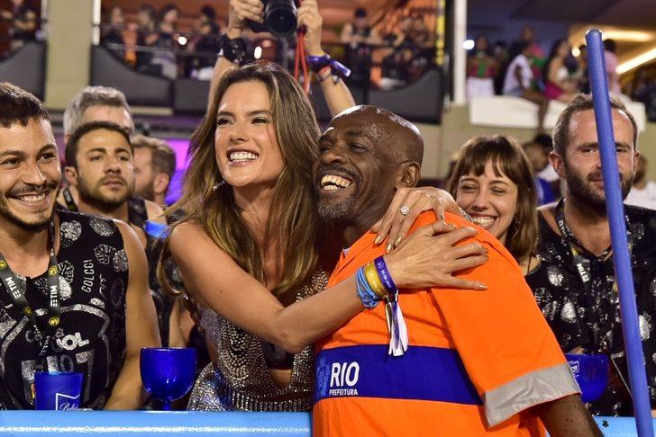 Alessandra Ambrosio Rio Festivali'ne damga vurdu!  G3