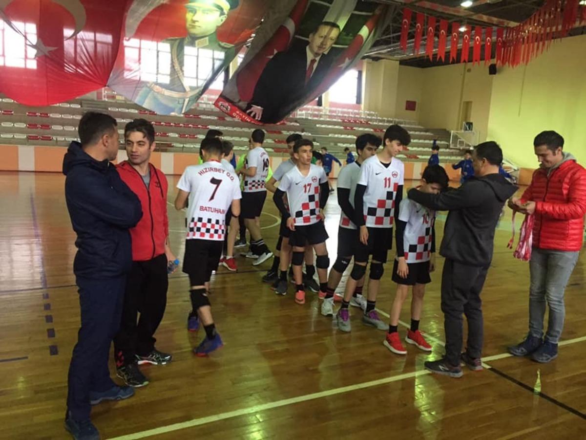 Hentbolda yarı finale y&uuml;kselen il takımları belli oldu