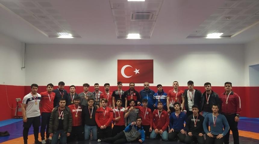 B&uuml;y&uuml;kşehir sporcularından minderde b&uuml;y&uuml;k başarı