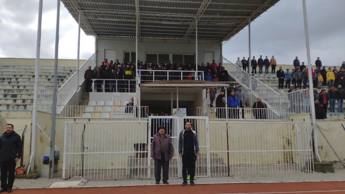 Kanserden &ouml;len taraftar i&ccedil;in saygı duruşu