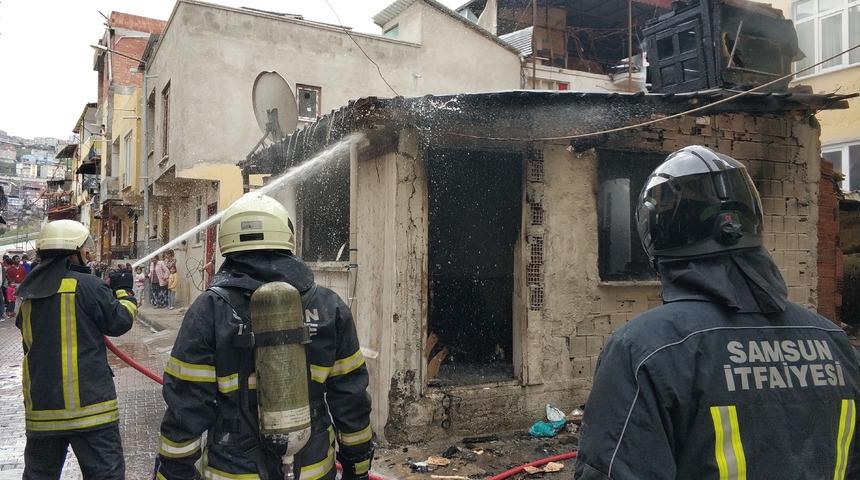 Eşine kızdı evi yaktı