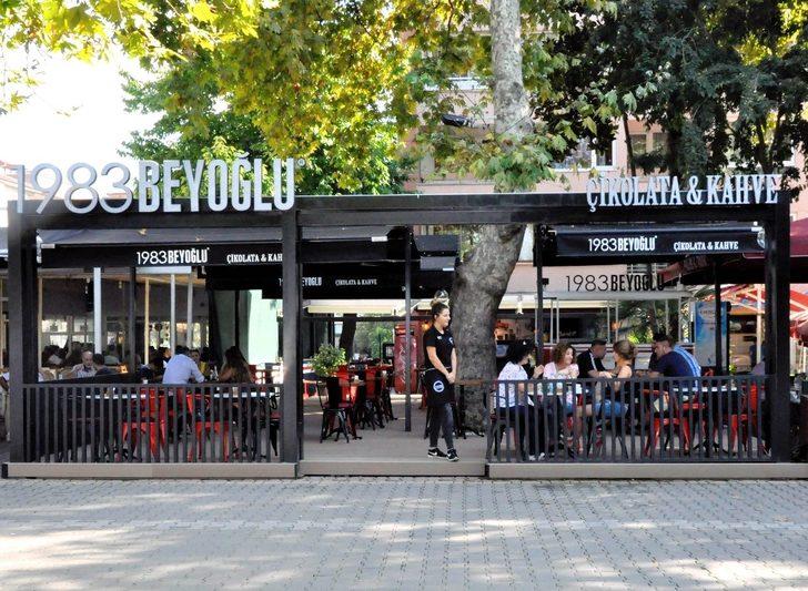 1983Beyoğlu Çikolata 15’inci şubesini açtı G1