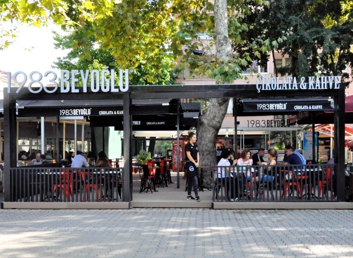 1983Beyoğlu &Ccedil;ikolata 15&rsquo;inci şubesini a&ccedil;tı