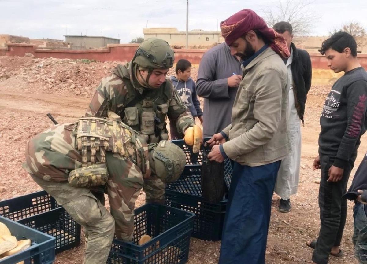 Mehmet&ccedil;ik, ekmeğini ihtiya&ccedil; sahipleriyle paylaşıyor