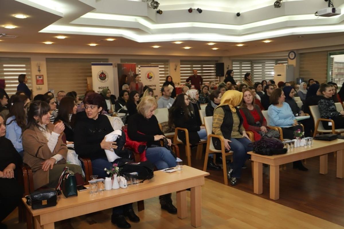 D&uuml;zcelilere sosyal medya eğitimi verildi