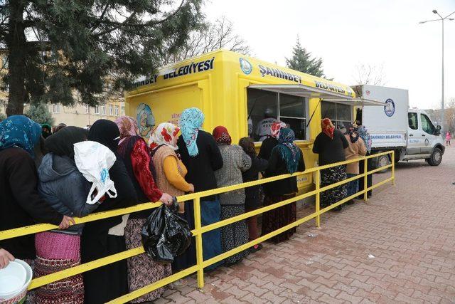 Kazanlar binlerce kişi için kaynıyor