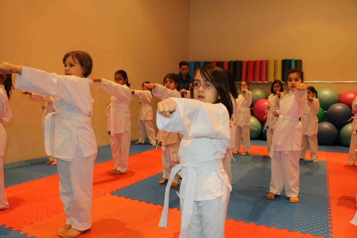 Kış spor okullarında eğitimler devam ediyor