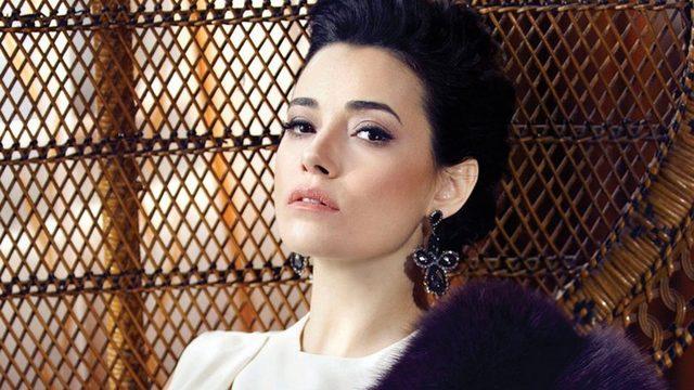 Hayranlarına müjde! Özgü Namal oyunculuğa dönüyor