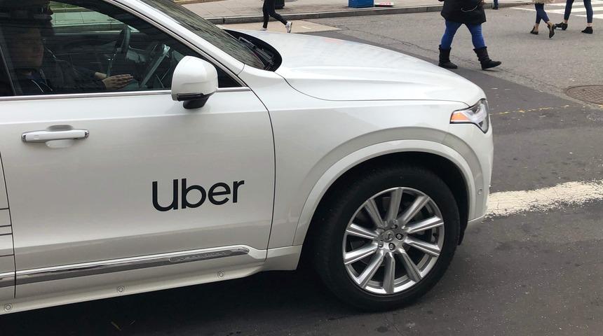 Koronavir&uuml;s - Uber, Meksika'da vir&uuml;sl&uuml; yolcu taşıyan iki ş&ouml;f&ouml;r&uuml; ve 240 yolcuyu engelledi