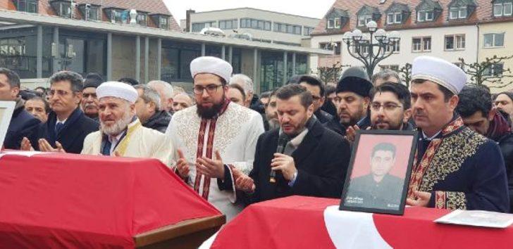  Hanau'da ırkçı saldırının kurbanları son yolculuklarına uğurlandı G2