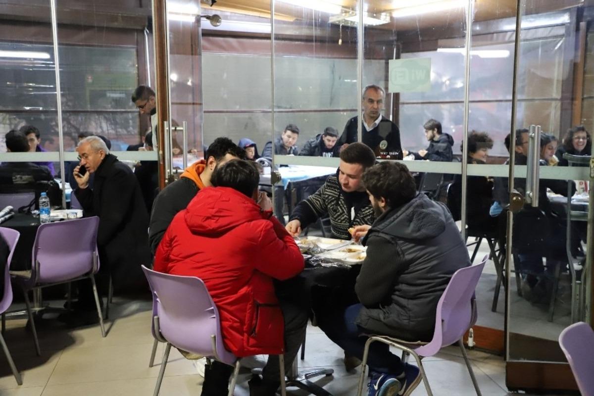 Turgutlu Belediyesi &ouml;ğrencilere yemek desteğini s&uuml;rd&uuml;r&uuml;yor