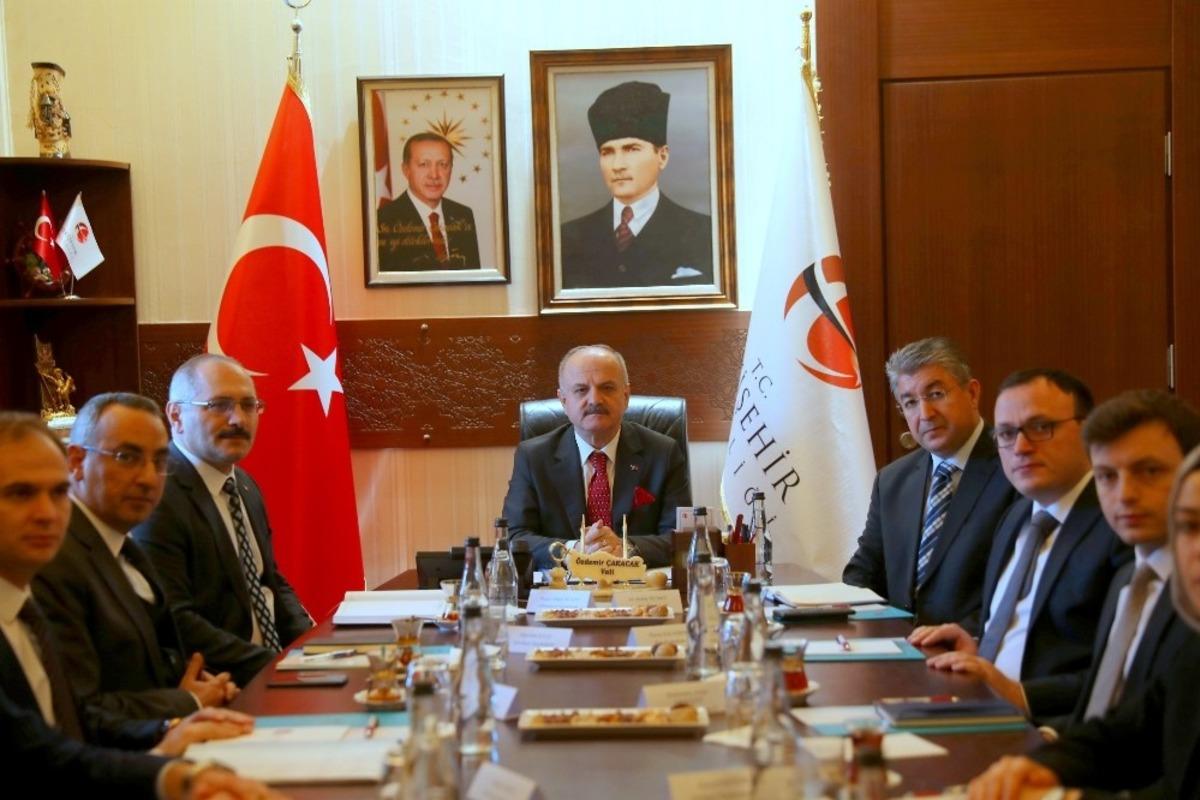 Kaymakamlar toplantısı Vali &Ccedil;akacak başkanlığında ger&ccedil;ekleştirildi