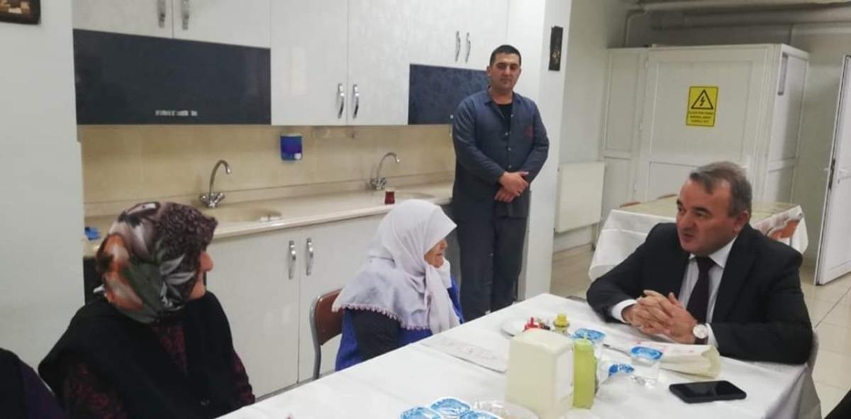 Kaymakam &Ouml;zt&uuml;rk, huzurevi sakinleri ile bocce oynadı