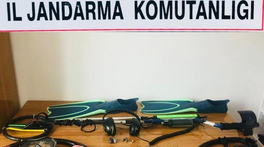 Denizde define ararken yakalandılar