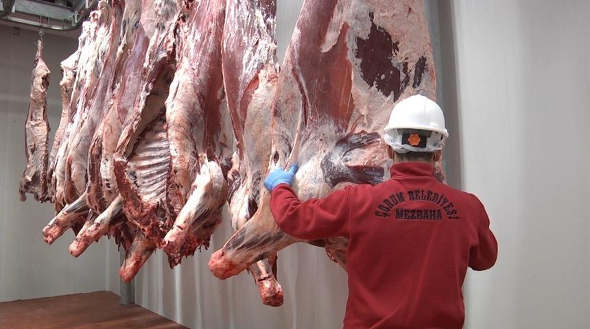 Gıda bankası adak kurbanlarını ihtiya&ccedil; sahiplerine ulaştırıyor