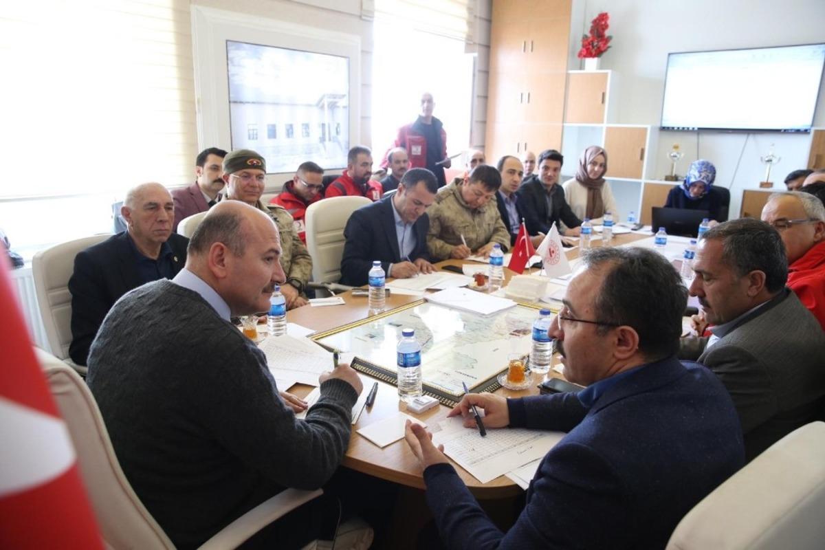 Bakan Soylu Başkale Kaymakamlığında a&ccedil;ıklamalarda bulundu