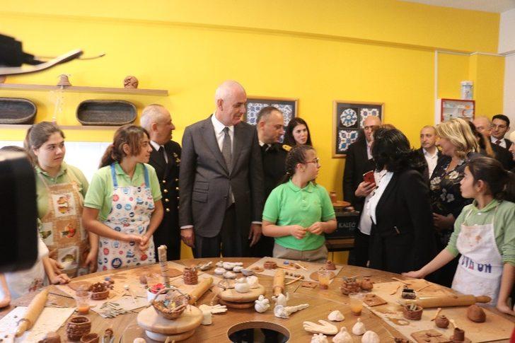 Otizmli ve özel eğitim gerekli öğrenciler için anlamlı açılış G3