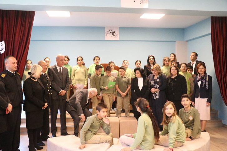Otizmli ve özel eğitim gerekli öğrenciler için anlamlı açılış G4