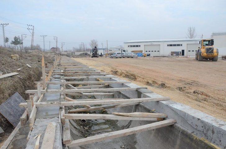 Suluova Belediyesinden sulama kanalı üstü kapatma çalışmaları G1