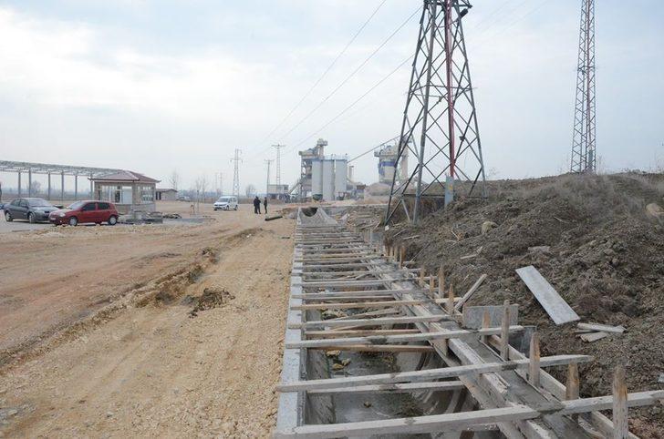 Suluova Belediyesinden sulama kanalı üstü kapatma çalışmaları G2