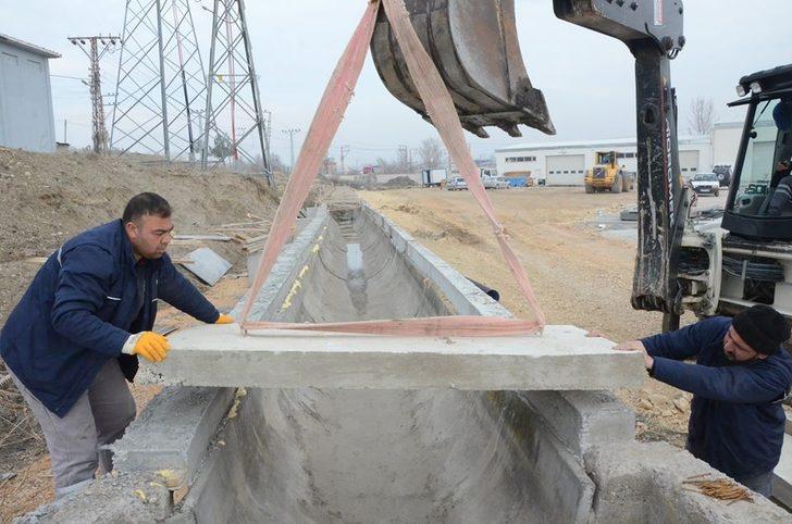 Suluova Belediyesinden sulama kanalı üstü kapatma çalışmaları G3
