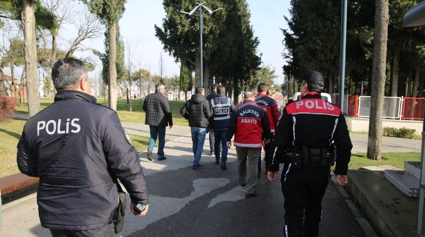 Balıkesir&rsquo;de polis 19 aranan şahsı yakaladı