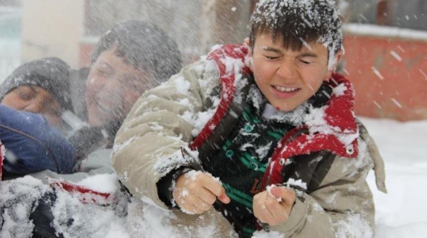 Otlukbeli&rsquo;de kar tatili