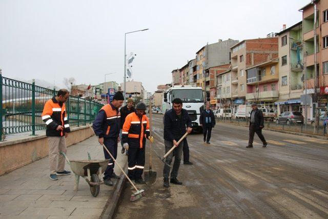 Oltu caddelerinde bahar temizliği