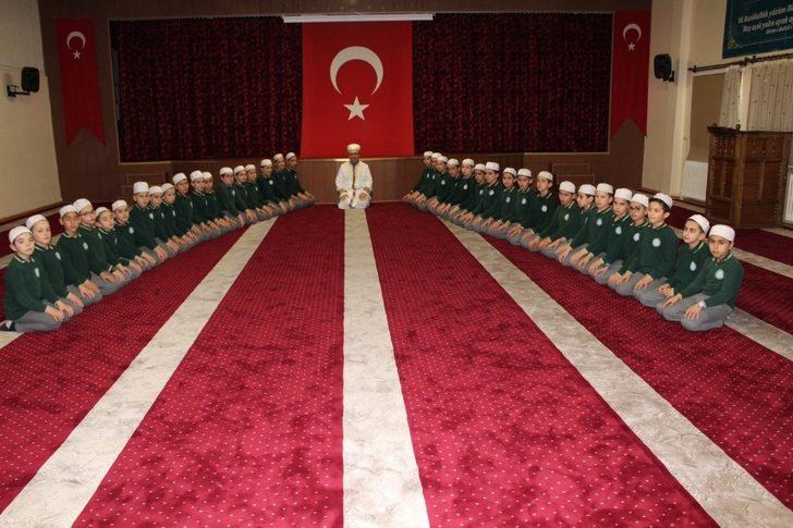 Kur’an Kursu öğrencilerinin programı ilgi gördü G3