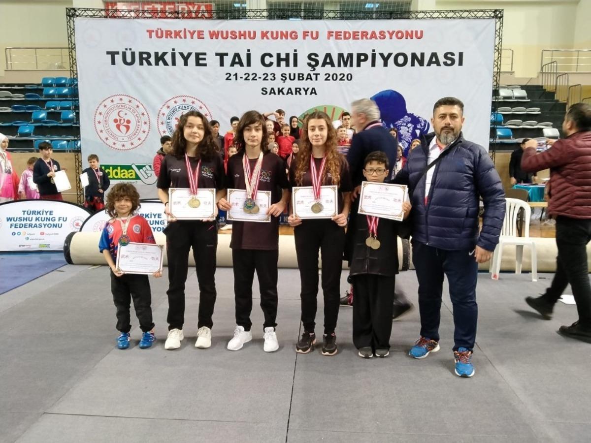 Yunusemreli wushucular Sakarya&rsquo;dan madalyalarla d&ouml;nd&uuml;