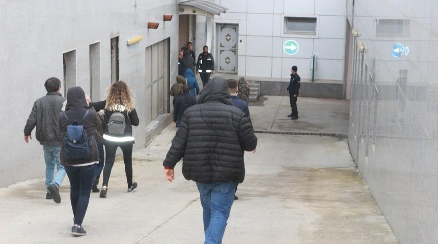 Dolandırıcılık &ccedil;etesinde 4 kişi tutuklandı