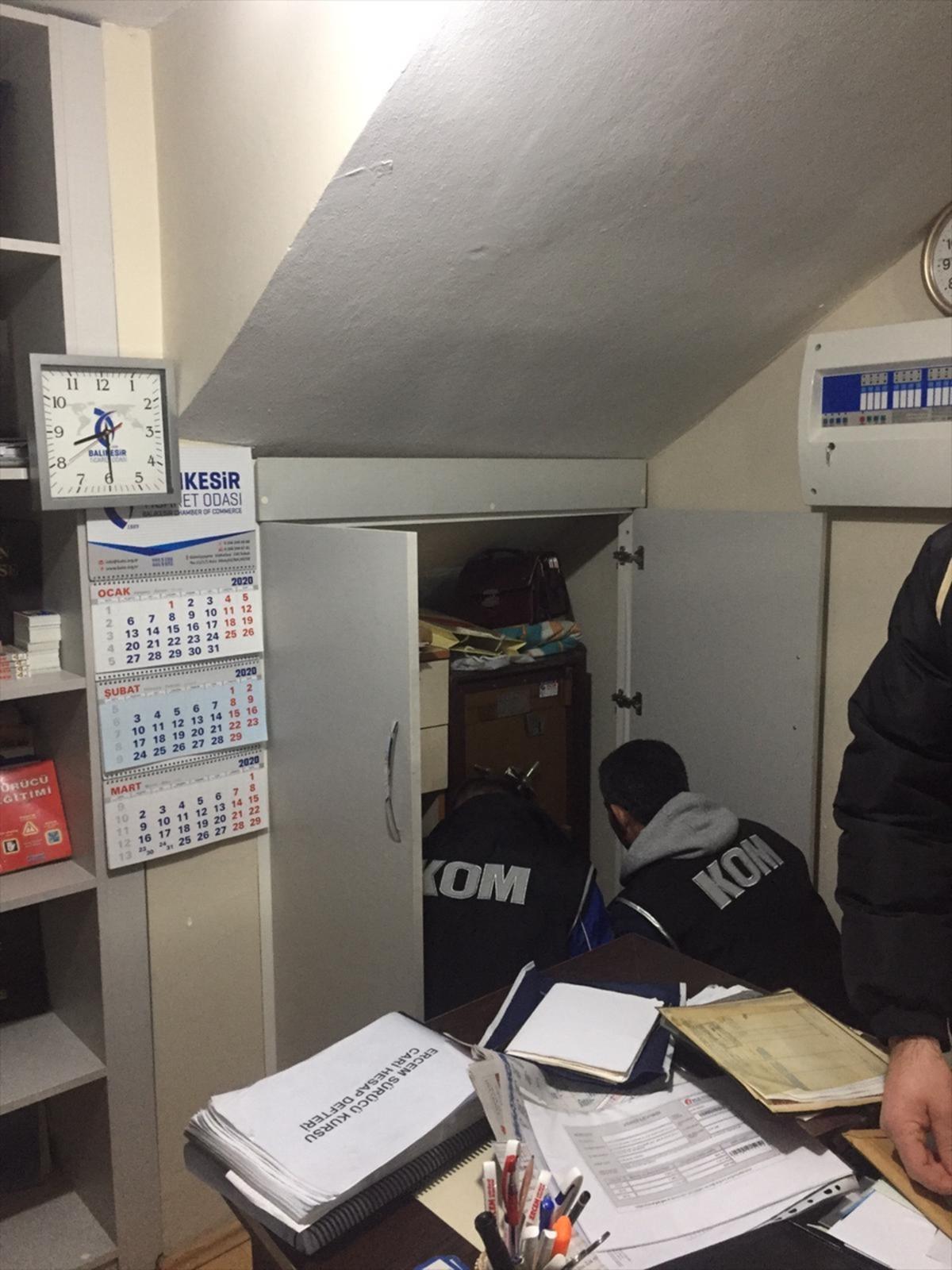 Balıkesir'deki "joker" operasyonunda yakalanan 23 ş&uuml;pheli adliyede